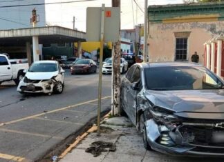 Elementos de Seguridad Pública apoyan en accidente vial en Zona Centro de Matamoros