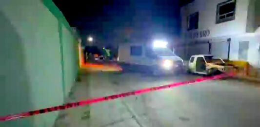 Hallan a persona muerta en la vía pública