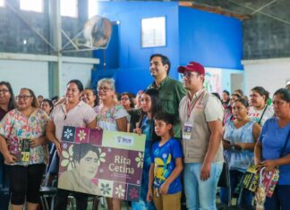 Entregan Becas Rita Cetina.