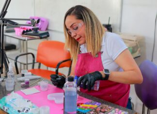 Impulsa DIF-Reynosa la creatividad con taller de Resina Epóxica