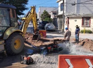 *Concluyó COMAPA fuga de agua potable en colonia Santa Cecilia*
