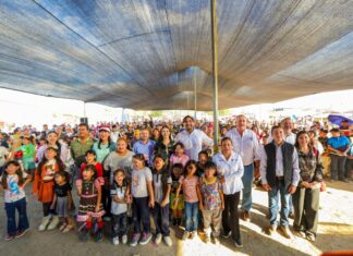 Disfrutaron familias de Lampacitos su Posada DIF En Tu Colonia con Carlos Peña Ortiz