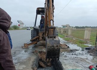 Atiende COMAPA fuga de agua residual en la Carretera Reynosa–Río Bravo