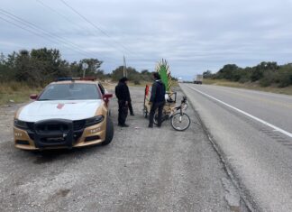Guardia Estatal apoya con traslado a ciclista peregrino tras cumplir su manda