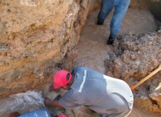 *Reparó COMAPA fuga de agua potable en colonia Villas de Imaq*