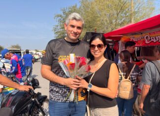 Juan Carlos Zertuche celebra el 14 de febrero con apoyo social en el Tianguis de Los Rieles