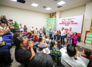 *Reconoce Carlos Peña Ortiz a trabajadores de la salud con programa social municipal*