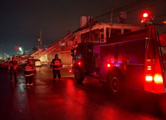 Protaccion Civil y bomberosz Atendiendo Daños.