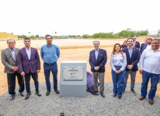 *Develó Carlos Peña Ortiz primera piedra del Multicomercial Reynosa con Estiben Handal Dabdoub*