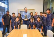 *Reafirmó Carlos Peña Ortiz al equipo Leones Negros su compromiso con el deporte*