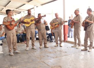 Entre acordes y nuevas oportunidades, nace rondalla en el CEDES Victoria