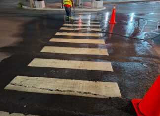*Mantiene Gobierno de Carlos Peña Ortiz seguridad vial con limpieza de cruces peatonales*