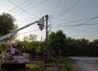 *Atiende Gobierno Municipal reportes de alumbrado público en la colonia Emiliano Zapata*