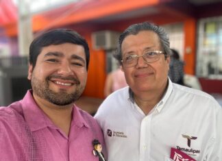 *Reconocen la trayectoria de 41 años del Mtro. José Ángel Tamez Sánchez en última graduación del CAM María Eugenia Cantú*