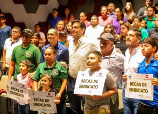 *Entregó Carlos Peña Ortiz Becas a hijos de trabajadores sindicalizados*
