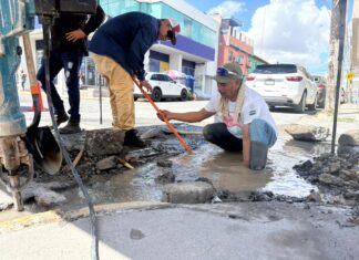 *Trabaja COMAPA en reparación de fugas de agua potable en la Zona Centro*