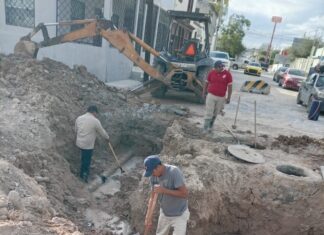 *Trabaja COMAPA en reparación de fuga de agua potable en la colonia Hidalgo*
