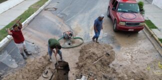 *Atiende COMAPA fuga de agua potable en la colonia Aztlán*