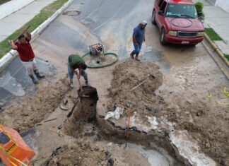 *Atiende COMAPA fuga de agua potable en la colonia Aztlán*